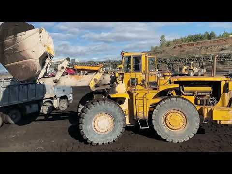 Caterpillar 992A Wheel Loader Loading Coal On Trucks - Ektor Ate