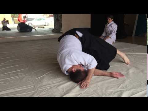 How to do an Aikido stretch roll (yoko ukemi)