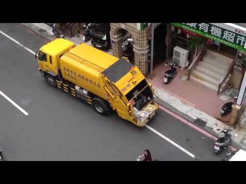 Kaohsiung (高雄) Taiwan garbage truck song