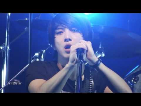 CNBLUE Zepp Tour 2013 - Lady ~ Yong Hwa multi angle(Blind Love + Robot + Lady)