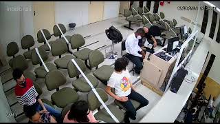 Cara pesado quebra piso de porcelanato!!!!