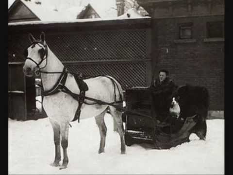 YouTube video about: How many horses pull the sleigh in jingle bells?