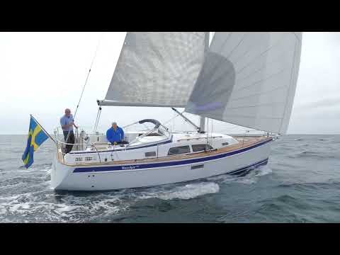 Hallberg-Rassy 340 sailing