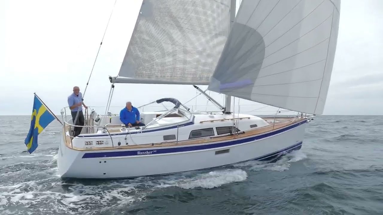 Hallberg-Rassy 340 sailing