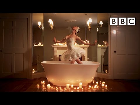 Swan Lake performed in 27 bathtubs!  - BBC