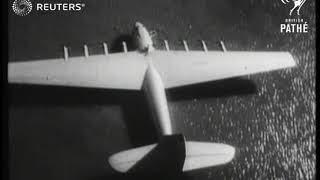 Howard Hughes&#39; monster plane flies test flight at Long Beach (1947)
