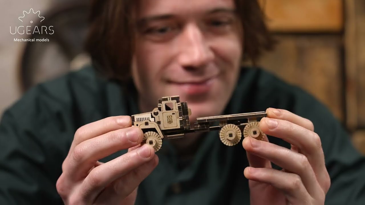 Ugears 3D dřevěné mechanické puzzle Vojenské nákladní auto