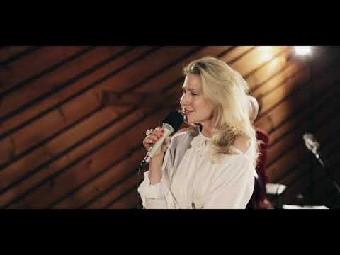 Luba Mason & Joe Locke - Ceresne (Slovak folk song)