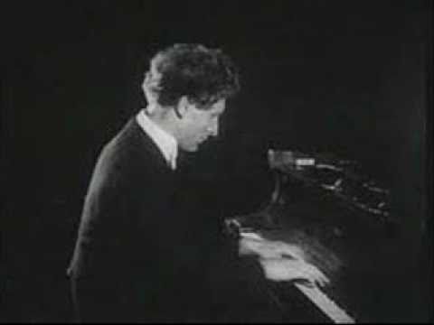 Percy Grainger & Eugene List play Grainger "Country Gardens"