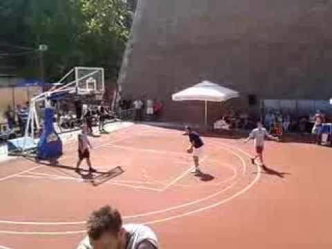 1v1 Basketball qualifiers on Alcatraz