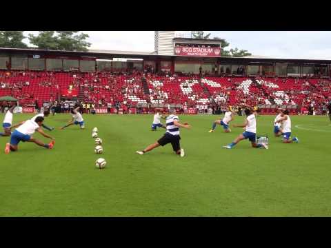 Parte do nosso aquecimento de jogo no SCG Stadium Bangkok, pela equídeo do ChonburiFC.
