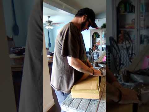 The unboxing of my Synthstrom Audible Deluge!