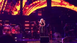 Kelly Clarkson Live “Heat” Private Concert From The Voice Stage