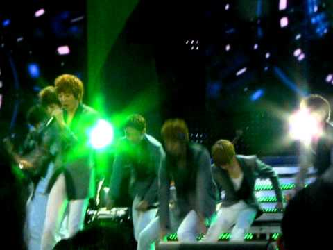 KMF Hollywood Bowl 2011 UKISS Round & Round Live
