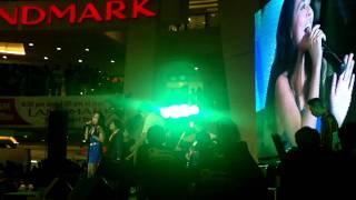 Pumapatak Ang Ulan - Arnee ft. Tanya Markova in TriNoma