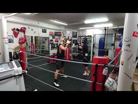 ボクシング初心者同士のスパーリング！