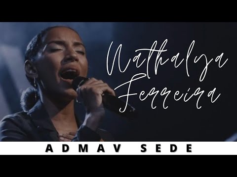 Cantora Nathalya Ferreira