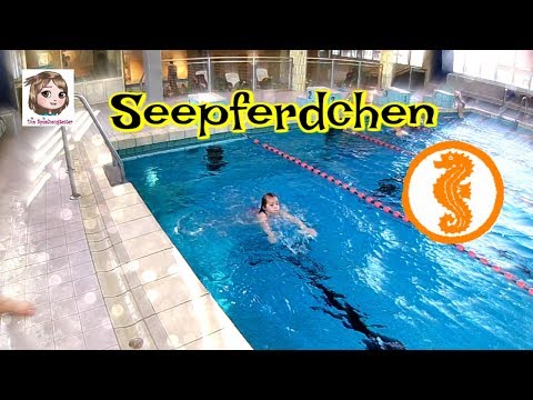 HANNAH MACHT IHR SEEPFERDCHEN - Prüfung für das erste Schwimmabzeichen - Schwimmen lernen
