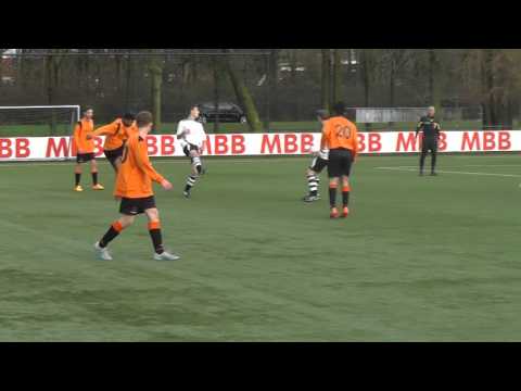 21 nov 2015 Maarssen A2 - VV De Meern A2 bkr 3-1 Schot Vinny op lat