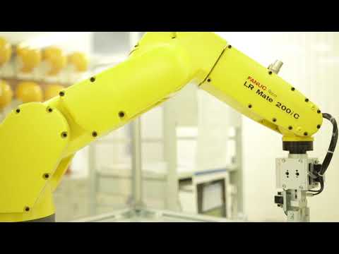 産業用ロボットのプログラミング／知能機械工学科