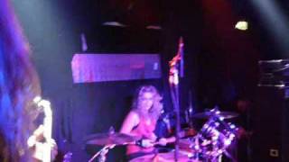 The Donnas - What Do I Have To Do [live]