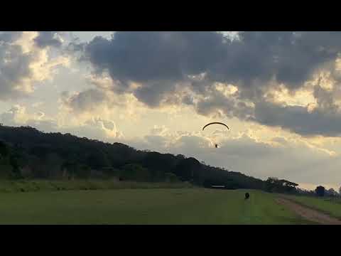 Pouso Voo 231 de Paramotor IKE Costa - 19/06/22 - Serra da Canastra