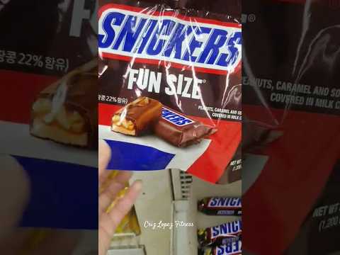 Snickers fun size #shorts #snickers #asmr #trending #satisfying #crizlopezfitness