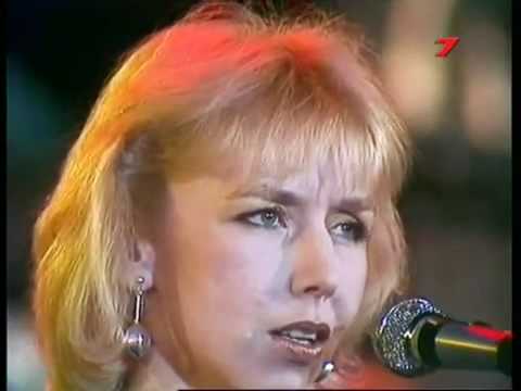 Ieva Akurātere - Reiz zaļoja jaunība (Live @ Mikrofons '88)