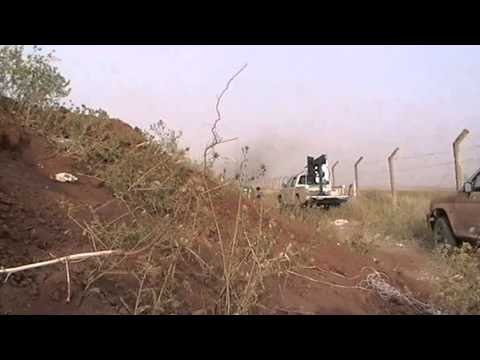 رصد للاشتباكات الدائرة بين مقاتلي لواء نصرة المظلوم وقوات النظام في محيط مطار أبو الظهور في ريف إدلب