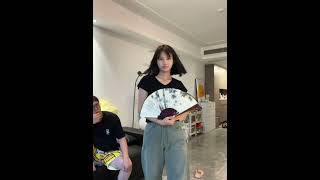 Download lagu Who hasn't learned this spinning fly fan yet!Just handsome, hahahaha something very new fan mp3