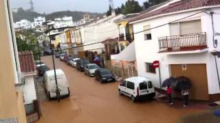 preview picture of video 'Malaga inundación puerto de la torre'