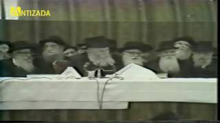 ניגון ואנחנו עמך וצאן מראיתך בהתוועדות עם הרבי מליובאוויטש - התמונה מוצגת ישירות מתוך אתר האינטרנט יוטיוב. זכויות היוצרים בתמונה שייכות ליוצרה. קישור קרדיט למקור התוכן נמצא בתוך דף הסרטון