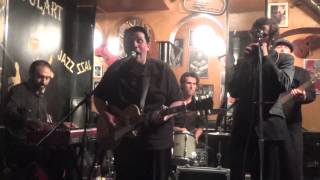 Chris James & Patrick Rynn con King Bee - I'm Going Upside Your Head