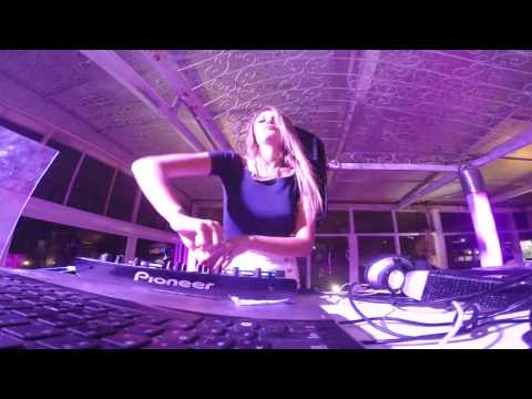 Dj Viki Win - Skyroof club