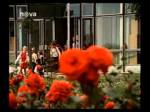 Věra Špinarová - Nám se to hodí (z filmu Neohlížej se, jde za námi kůň - 1979)