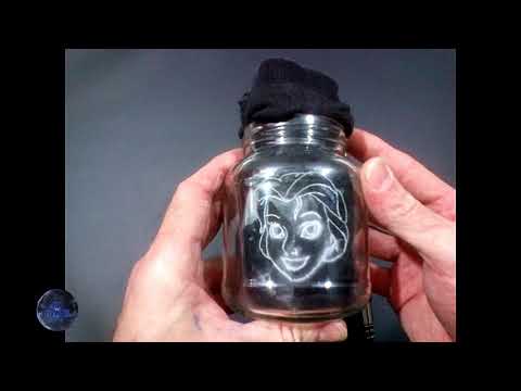 Dremel o Demel disegnare su vetro