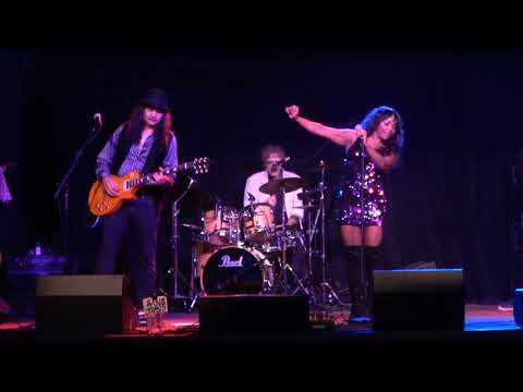 Groove Kitchen Band video.