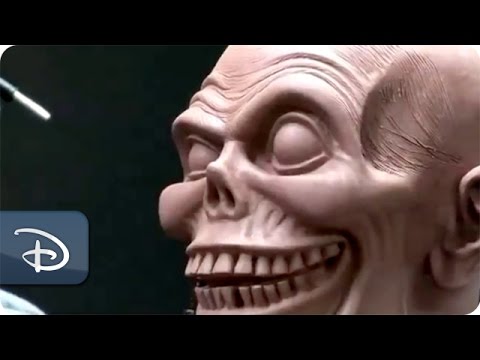 Hitchhiking Ghosts Come To Life In The Haunted Mansion | Walt Disney World