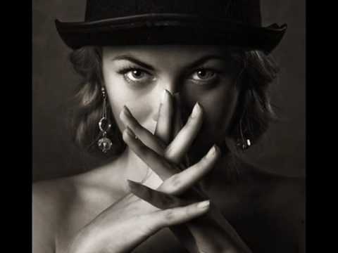 download lagu mp3 mp4 Luz Casal Alma Mia, download lagu Luz Casal Alma Mia gratis, unduh video klip Luz Casal Alma Mia