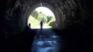 preview picture of video 'Monsal Trail - Chee Tor Tunnel'
