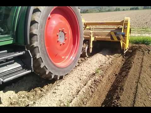 07.05 2016 - Kartoffeldämme fräsen / anhäufeln