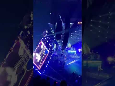 Videoclip de En El Bar De Los Pesares (Directo Estadio Santiago Bernabéu, Madrid) — Manuel Carrasco