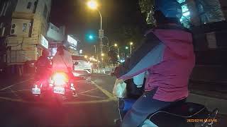 對於右切的堅持