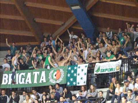 Olimpia Milano - Mens Sana Siena gara 5 Play Off 2013 (Desio): il tifo delle curve (3)