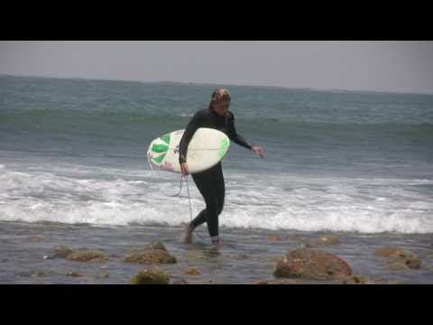 Courtney Conlogue ripping some onshore Lowers lefts, JettyGirl surf video clip