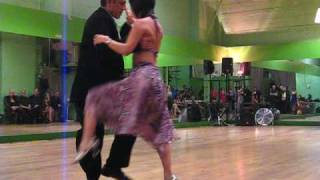 Humberto Decima y Mayumi Fujio 1 of 2