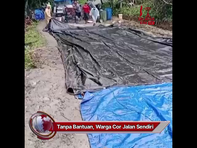 Warga Selayar Perbaiki Jalan Desa 
