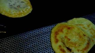 preview picture of video 'Korea Food  한국 호떡Hoddeok   Korea pancake stuffed[filled] with brown sugar'