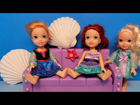 Decorating for party ! Elsa & Anna toddlers help Ariel - dress up fun