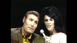 Farther Along - Wanda Jackson &amp; Billy Walker 1968 RARE FOOTAGE (Billy Walker's Country Carnival)